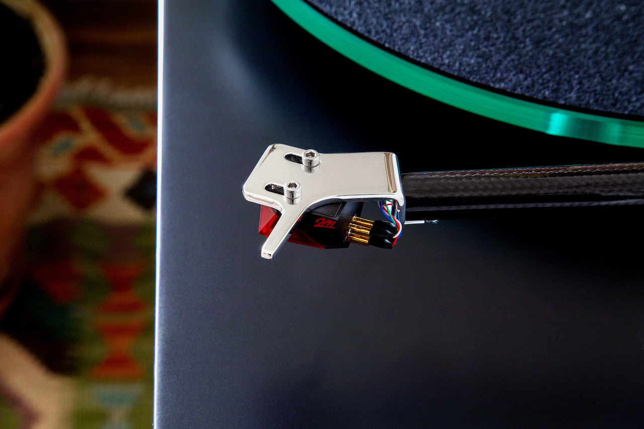 NAD C588 Turntable with 2M Red Cartridge